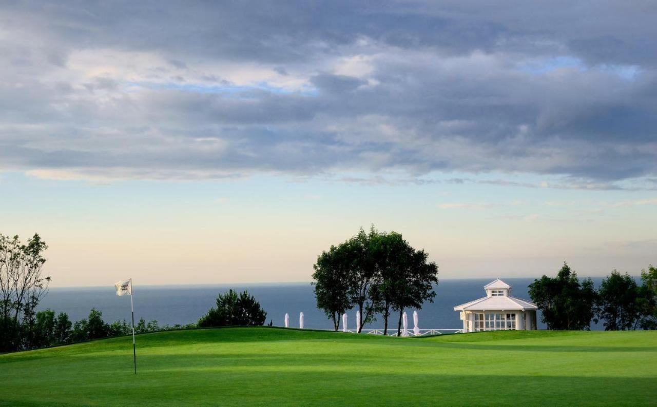 Luxury Lighthouse Golf Villa Baltsjik Buitenkant foto