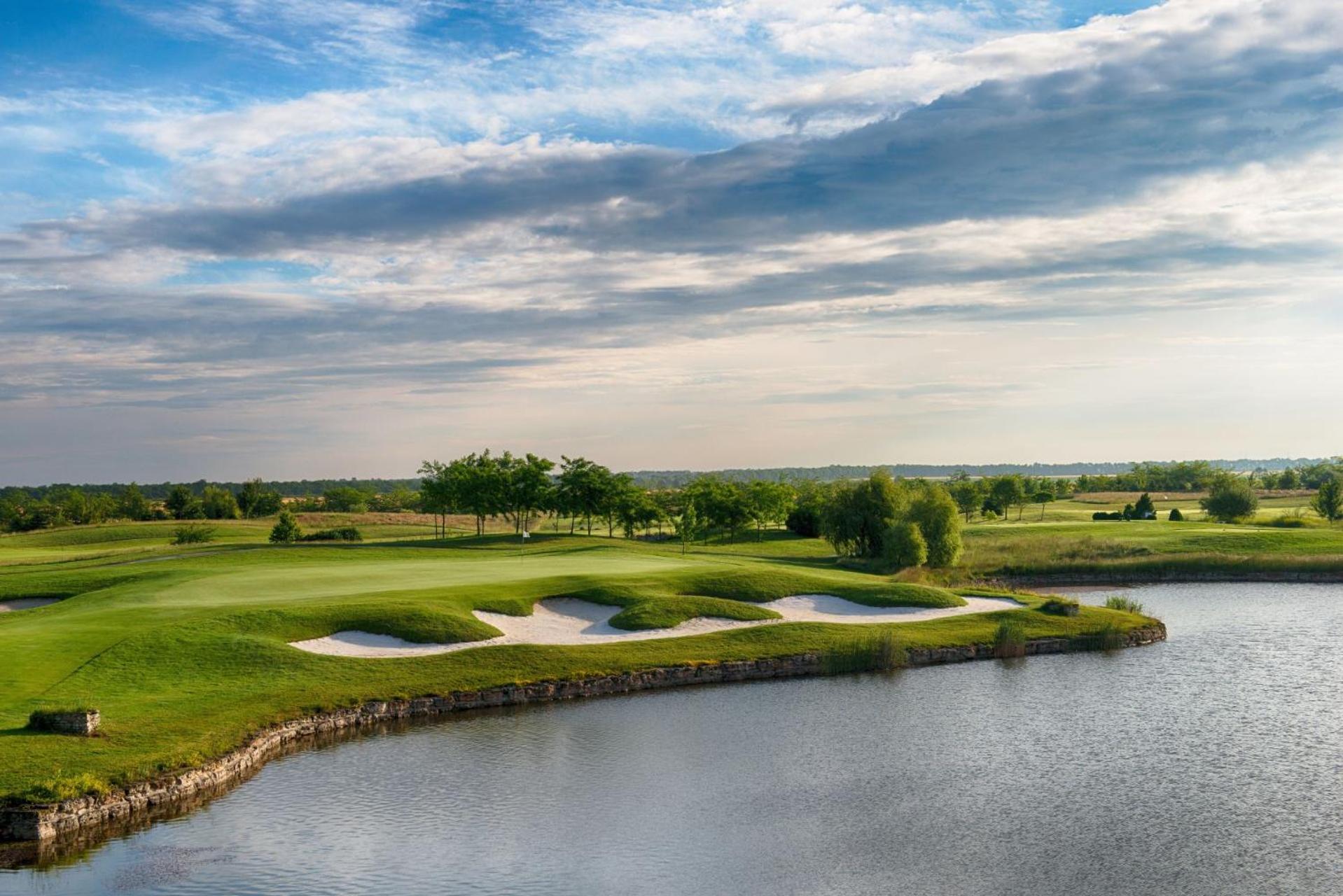 Luxury Lighthouse Golf Villa Baltsjik Buitenkant foto