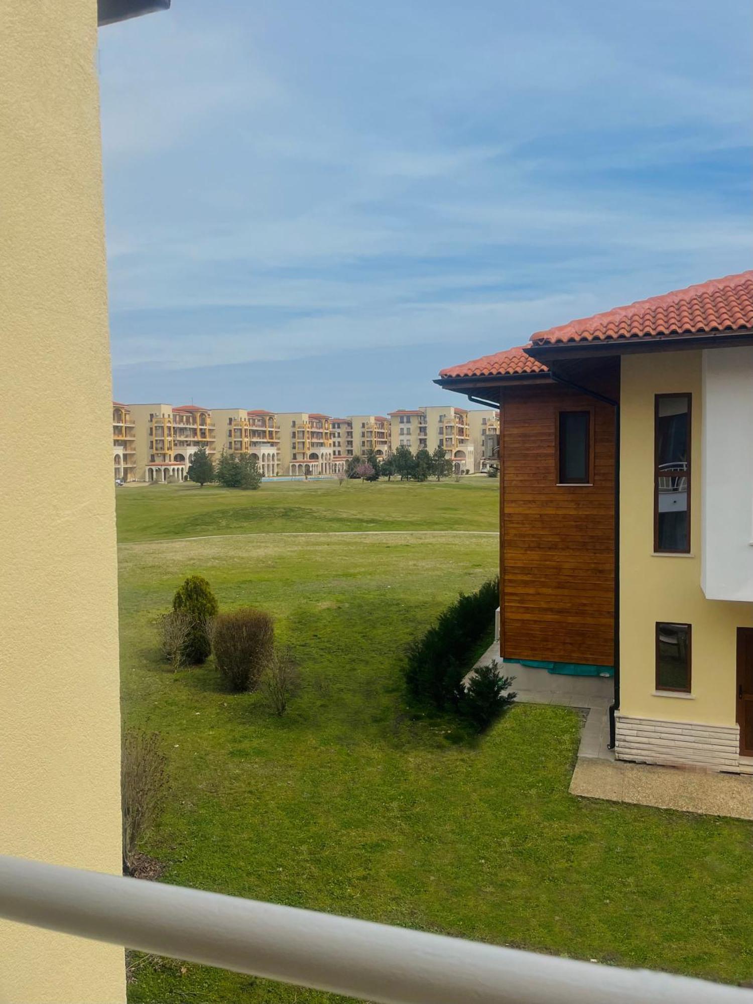 Luxury Lighthouse Golf Villa Baltsjik Buitenkant foto